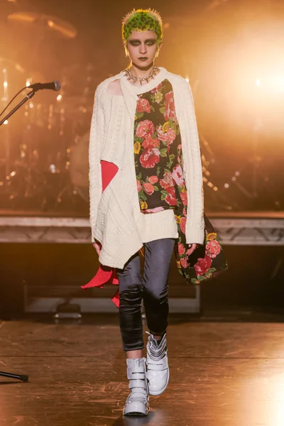 Look 13